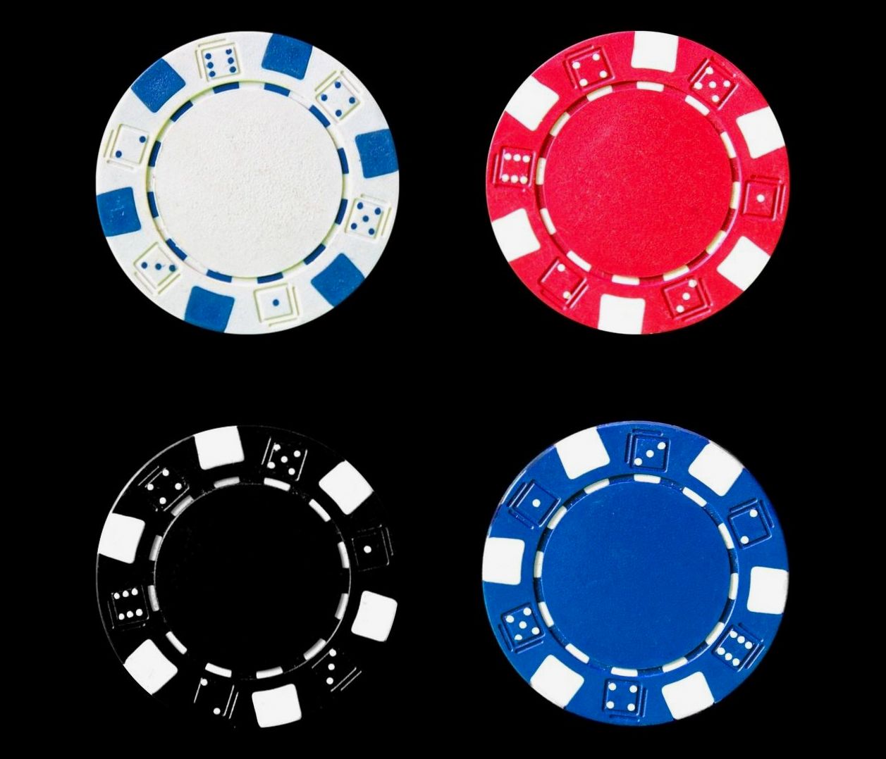 Sortierte Spielsteine als Sinnbild für auswählbare Cookie-Kategorien