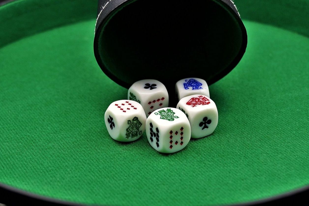 Verschiedene analoge Spielmaterialien für ein individuell abgestimmtes Erlebnis